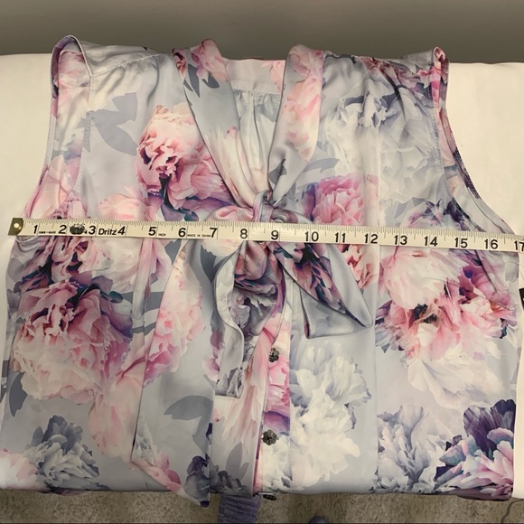 NWT Floral Printed Sleeveless Blouse - Picture 7 of 10